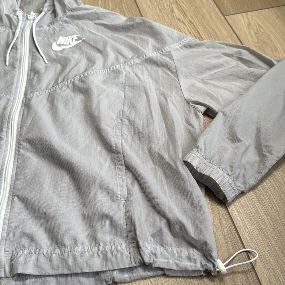 Women’s Nike Gray WindBreaker Zip Up Hooded Jacket Size XL - Picture 3 of 10